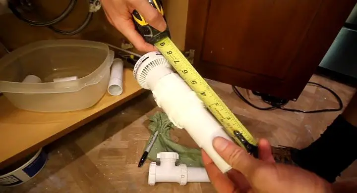 Measuring a white pipe