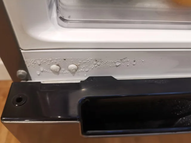 why does my samsung refrigerator keep freezing up 